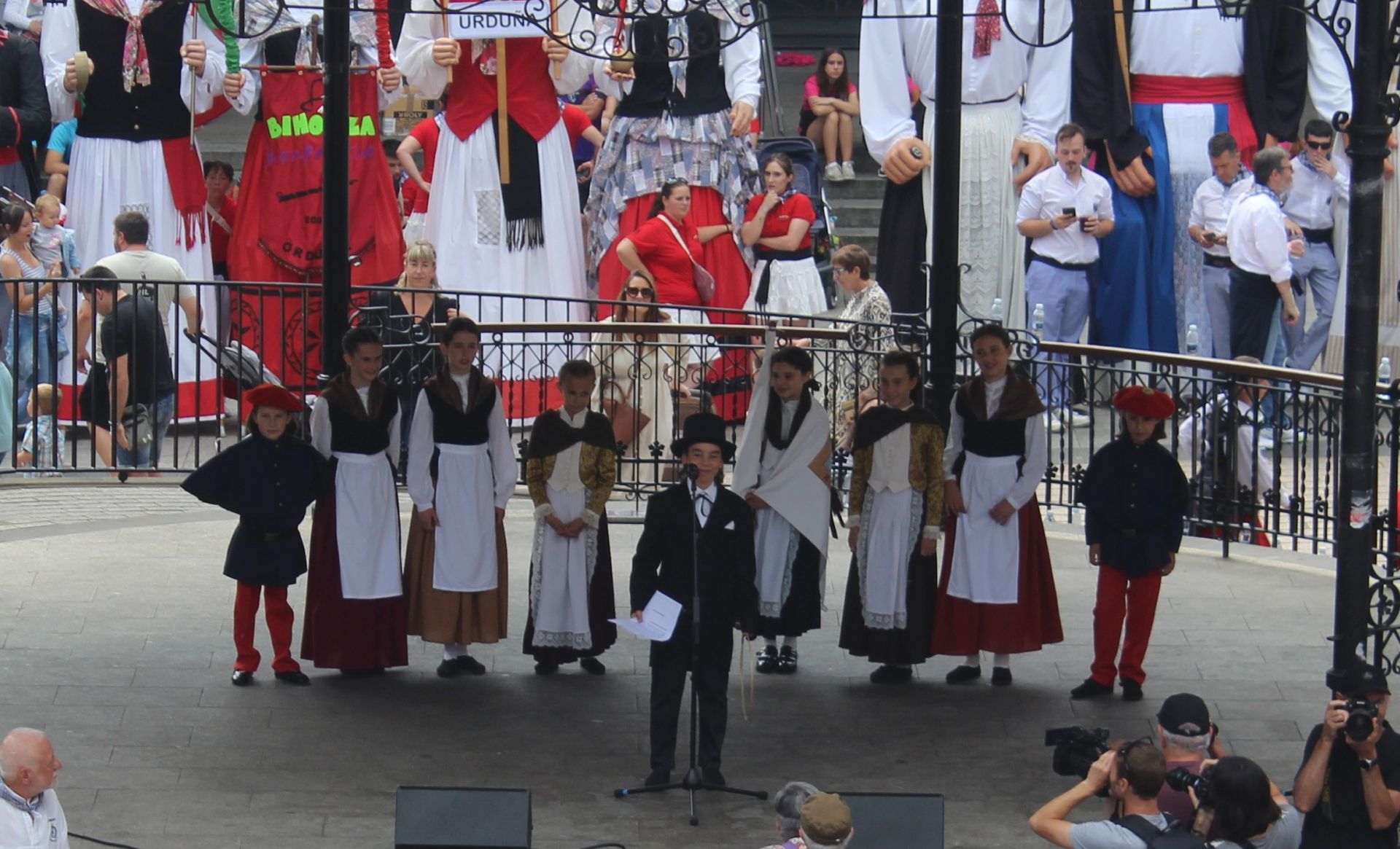 Erraldoiek hartu dute Azpeitia Umeen Egunean
