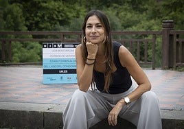 Isabel Duque, 'Psicowoman', posa en el Palacio Miramar tras su ponencia en uno de los Cursos de Verano de la EHU.