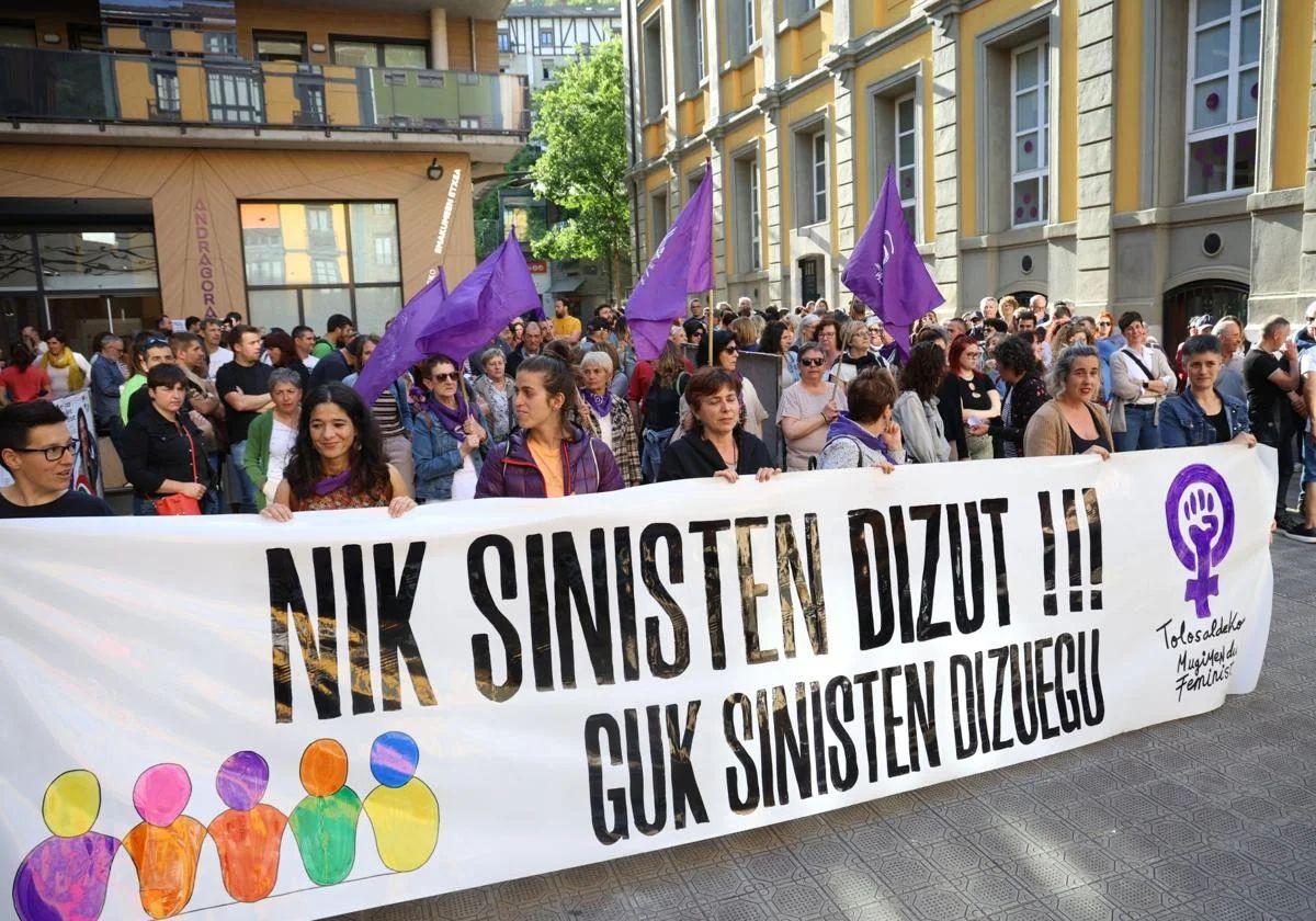 Manifestación contra la violencia sexista en Tolosa.