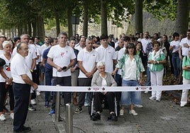 En el corte de cinta se rindió homenaje a José Ramon Mutuberria, colaborador del Alarde que falleció en marzo de este año.