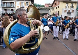 Txaranga en el txupinazo de Villabona el pasado jueves.