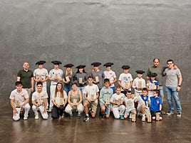 Pasa den ostiralean jokatu zuten finalista guztien irudia, aurtengo denboraldia agurtuz garaikur eta txapel artean.