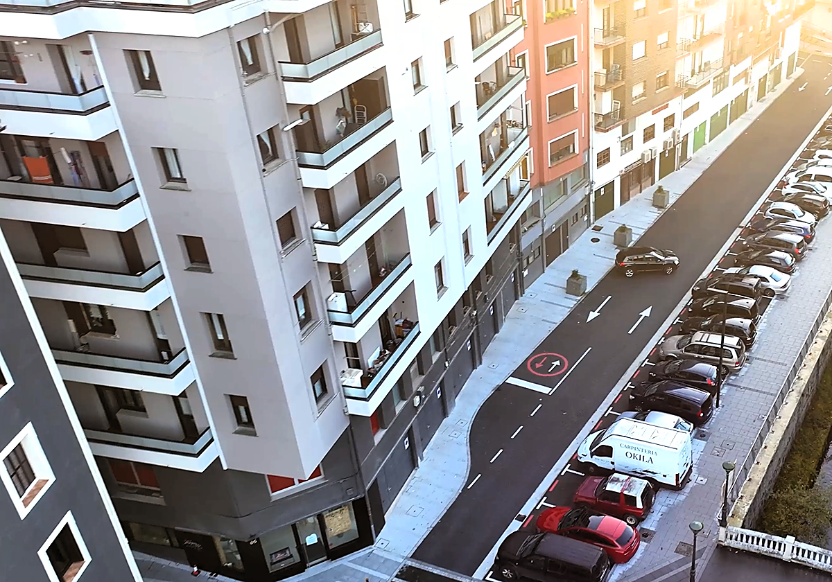 La medida hará totalmente accesibles aparcamientos céntricos como los del renovado paseo fluvial de Ibaiondo.