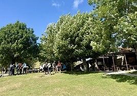 Las campas de los alrededores de la pronto centenaria fonda de Urbia se vestirán mañana de fiesta.