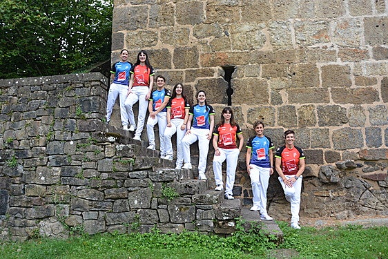 Pelotaris en la presentación en Donamaria.