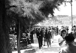 El paseo de La Concha, atestado también en los años 40.