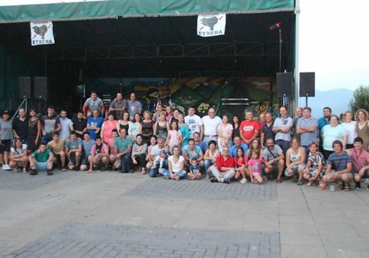 Dena prest gaurr abiatuko diren herriko jaiei heltzeko.