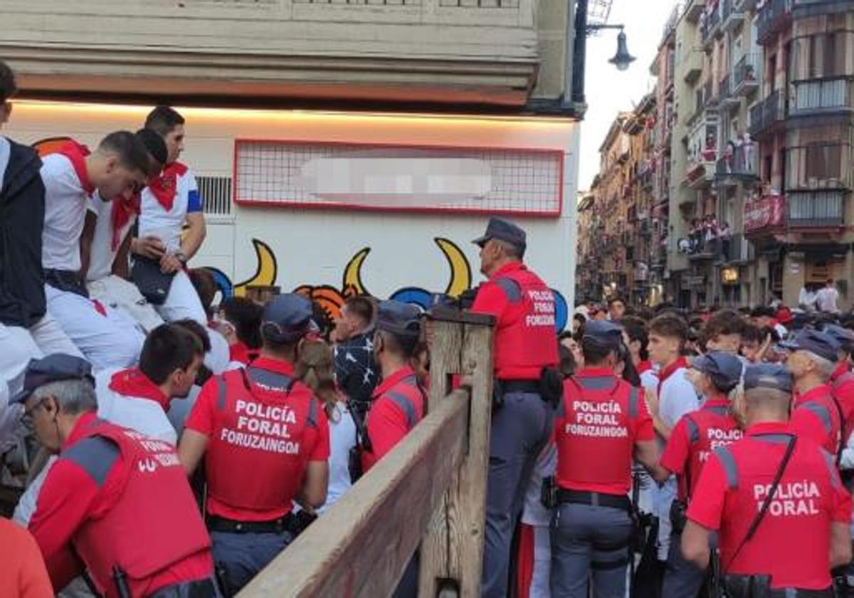 Agentes de Policía Foral durante los Sanfermines