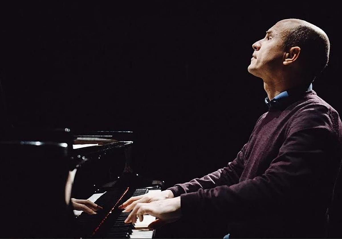 Nelson Goerner, al piano, en una imagen promocional.