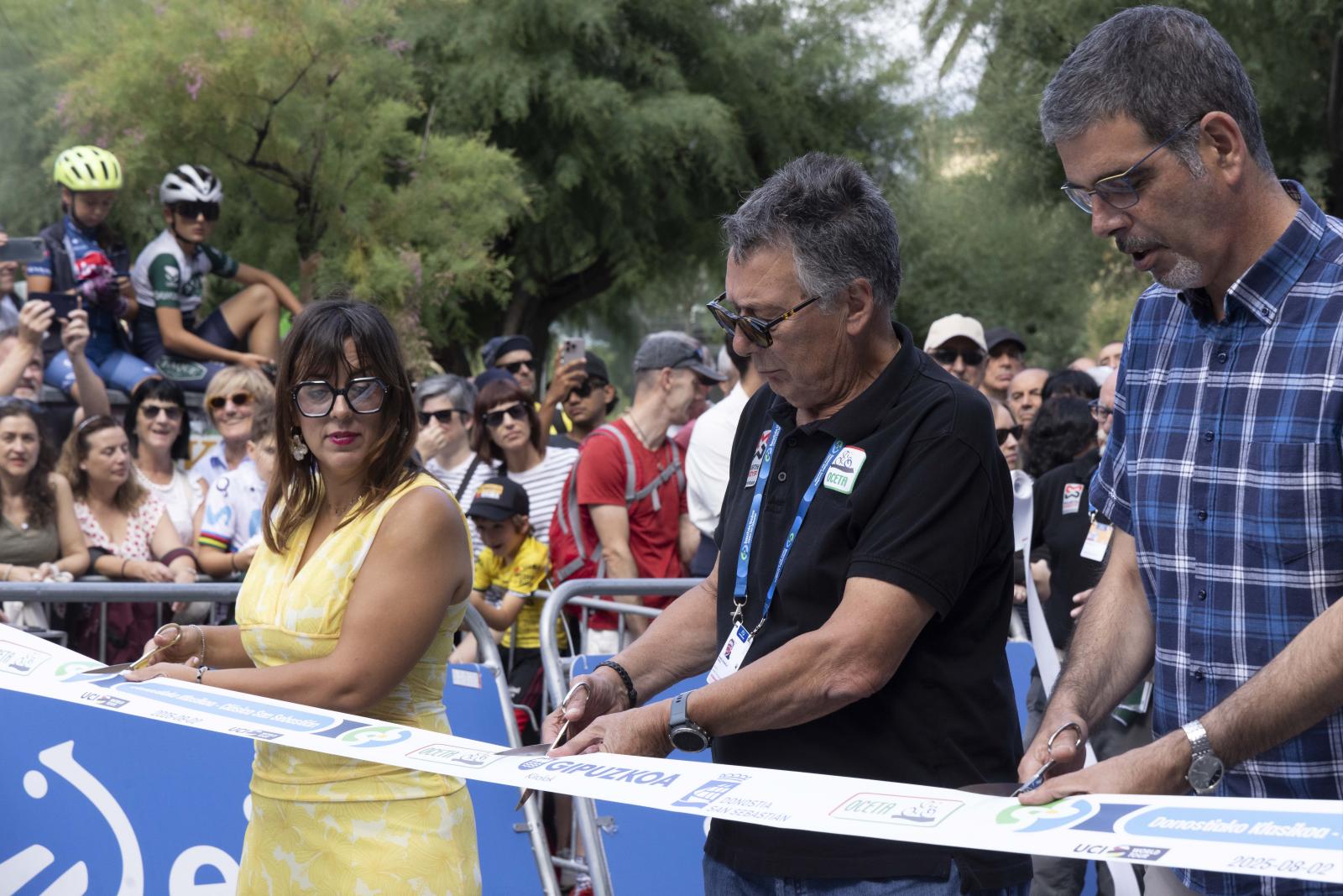 La salida de la Clásica San Sebastián 2025, en imágenes