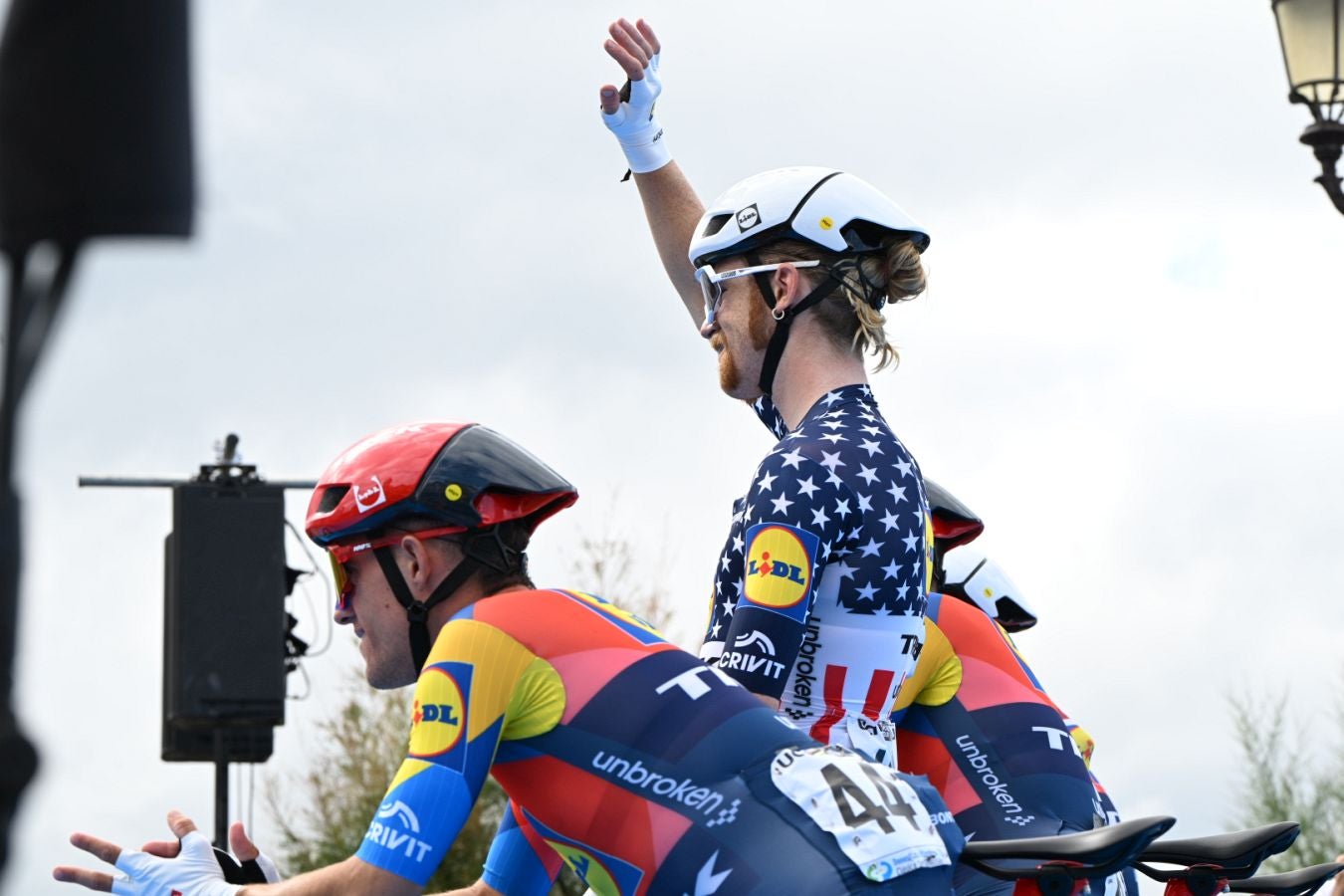 La salida de la Clásica San Sebastián 2025, en imágenes