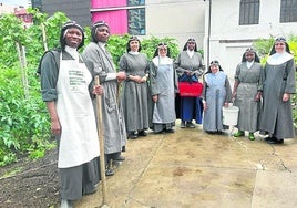 Imagen de ocho de las nueve monjas que residen en el Convento de las Brígidas: cuatro de México y otras tantas de Kenia. fotos juanfer