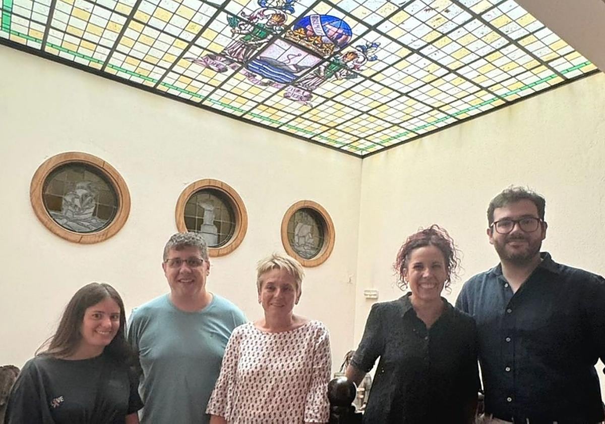 El grupo municipal de EAJ-PNV bajo el escudo anterior.