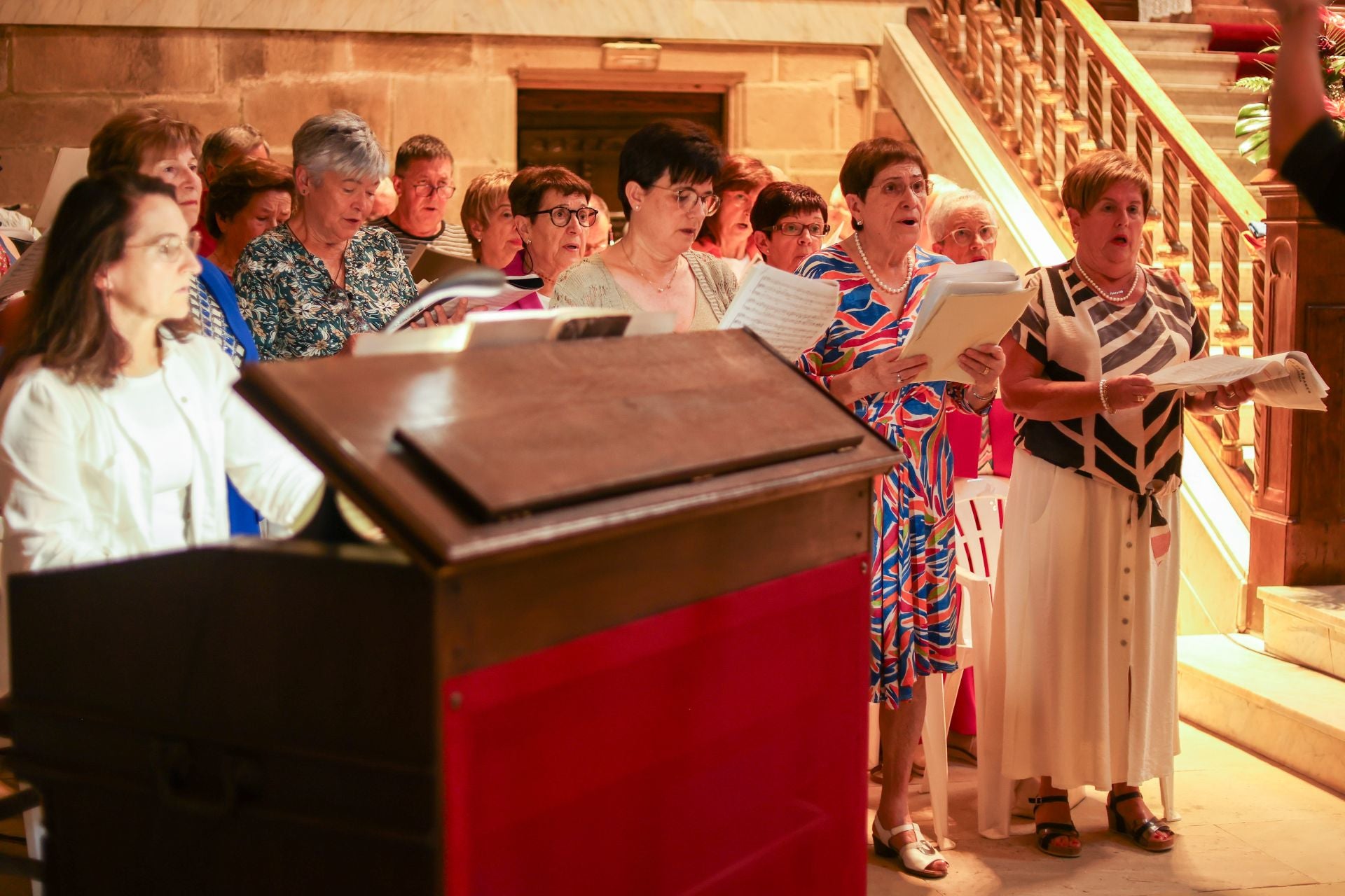 Danzas, cantos y atracciones acuáticas en el día de San Esteban