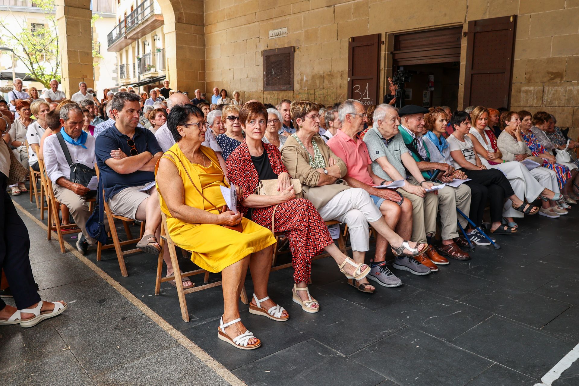 Danzas, cantos y atracciones acuáticas en el día de San Esteban