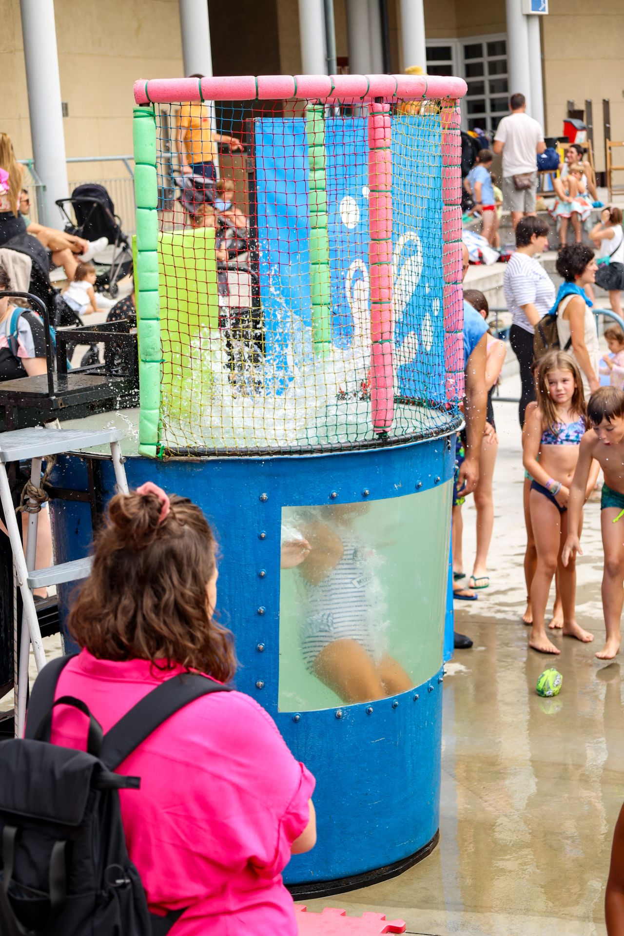 Danzas, cantos y atracciones acuáticas en el día de San Esteban