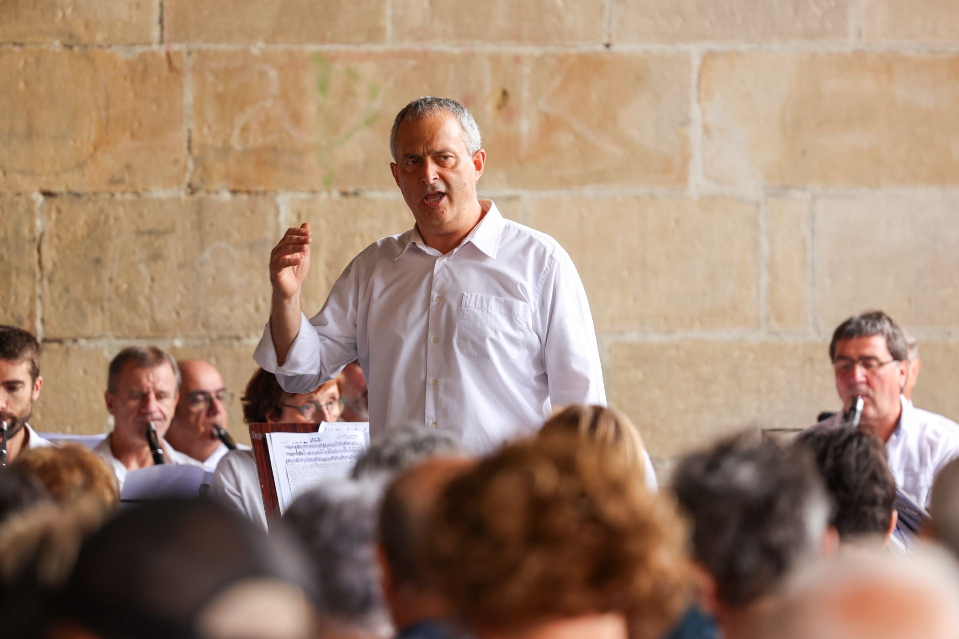 Danzas, cantos y atracciones acuáticas en el día de San Esteban