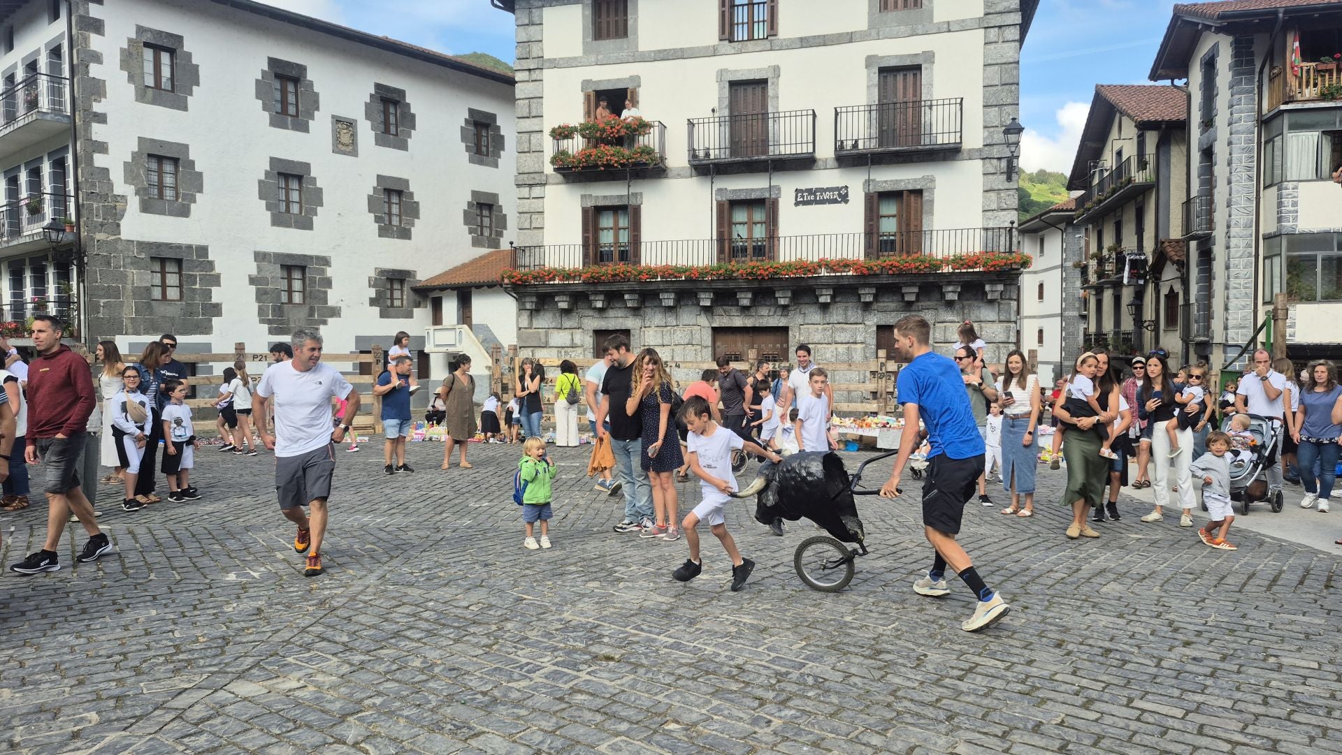 Leitzako umeen eguna jendetsua izan da