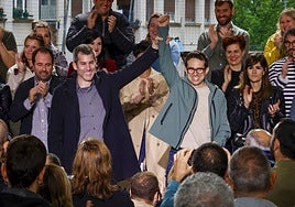 Arkaitz Rodriguez y Pello Otxandiano, en un acto electoral en Andoain en abril de 2024.