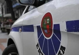 Dos detenidos en Donostia tras amenazar a un joven con un arma blanca para robarle el móvil y la cartera