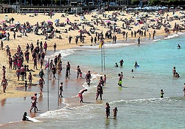 El día de ayer, especialmente caluroso, transcurrió con normalidad en la costa guipuzcoana y no se registraron incidentes relacionados con carabelas portuguesas.