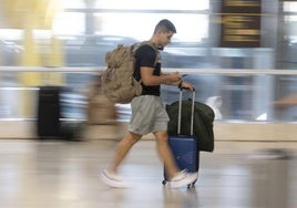 El eterno dilema del equipaje de mano: ¿te pueden negar el embarque por una maleta?