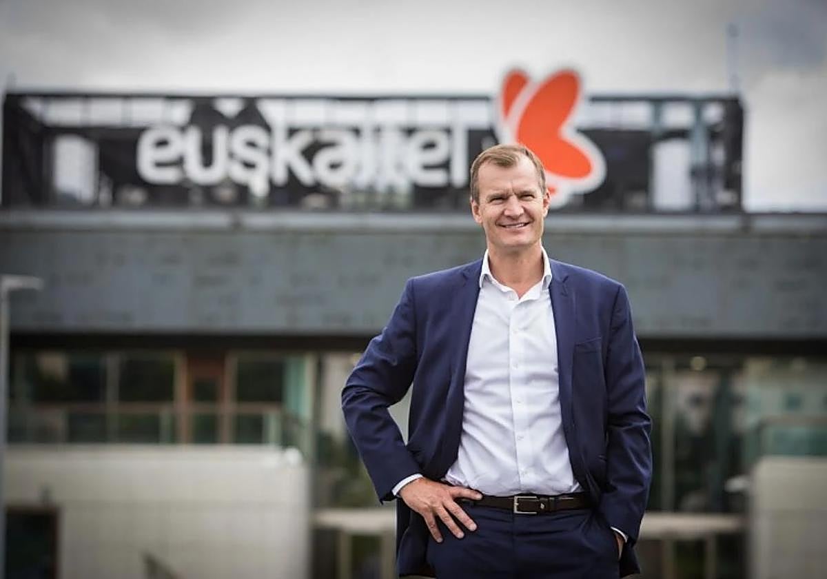 El CEO de MasOrange, Meinrad Spenger, en la sede de Euskaltel