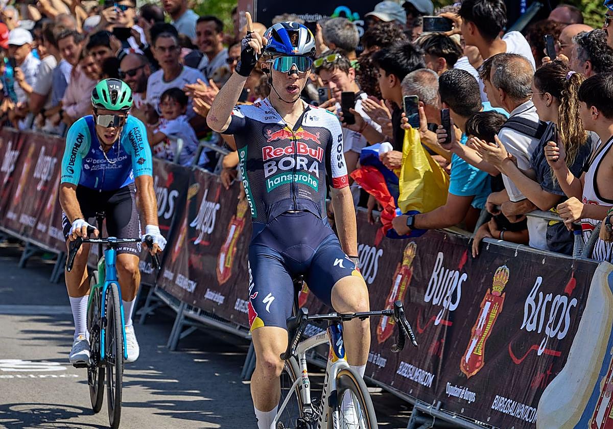Roger Adrià celebra su victoria.