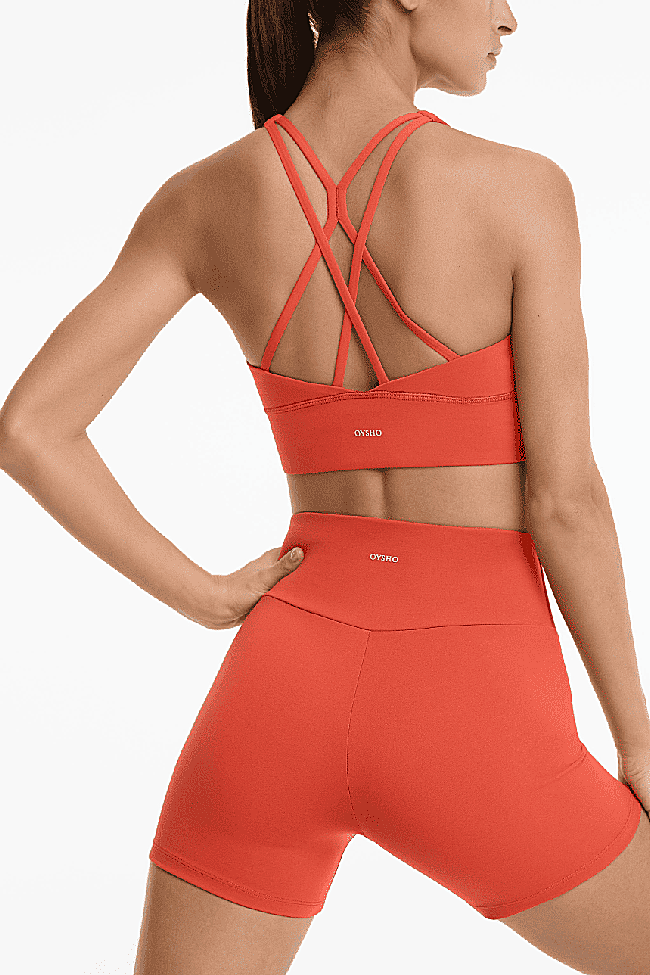 Conjunto deportivo con un tono melocotón