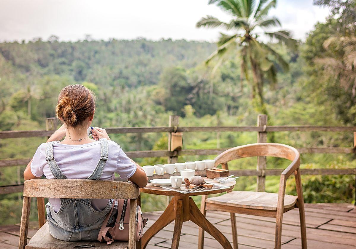 Los diez rasgos de la personalidad de quienes colocan bien las sillas que revela la psicología