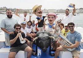 El Diario Vasco reunió en el Catamarán Ciudad de San Sebastián a representantes del Banco de Alimentos de Gipuzkoa, la asociación vecinal de Amara Berri, la Unión Artesana y la txaranga Joselontxos.