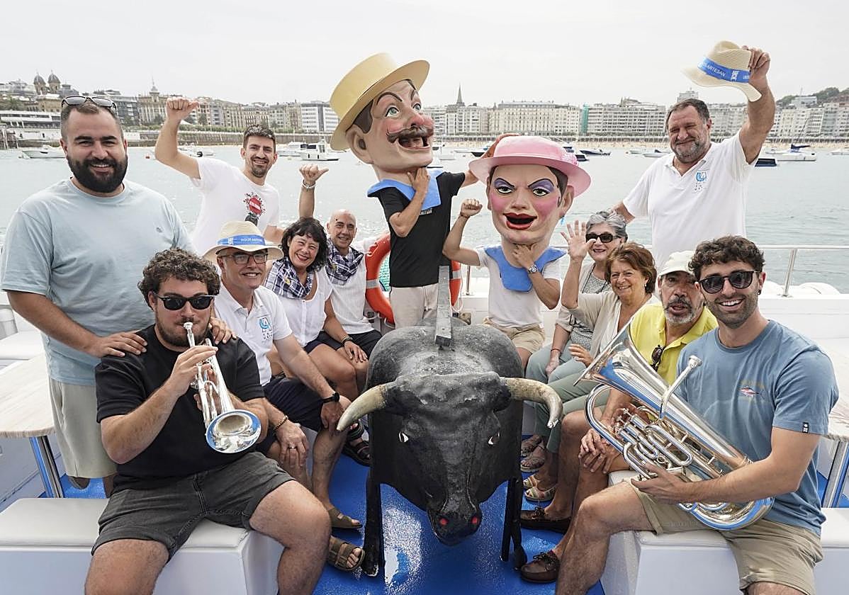 El Diario Vasco reunió en el Catamarán Ciudad de San Sebastián a representantes del Banco de Alimentos de Gipuzkoa, la asociación vecinal de Amara Berri, la Unión Artesana y la txaranga Joselontxos.