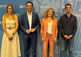 Maider Morras junto con la alcaldesa de Ermua y el alcalde de Amurrio, pueblos que, como Arrasate, se unen al proyecto ZainSare.