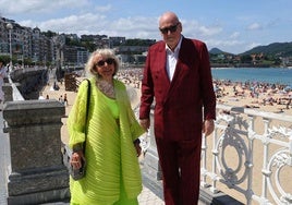Doris y Carl Baudenbacher disfrutan de su estancia en el Paseo de La Concha.