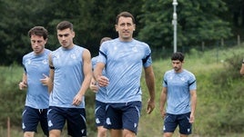 Odriozola, Barrenetxea y Oyarzabal durante un entrenamiento esta semana