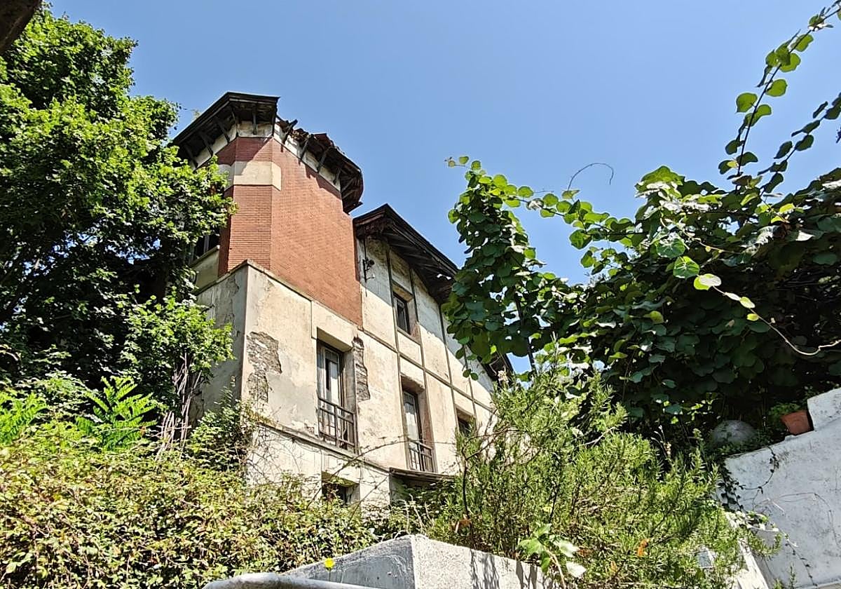 Villa Pepita, uno de los tres edificios de Ibarralde kalea que no se incluirán finalmente en el Catálogo Municipal de Patrimonio.