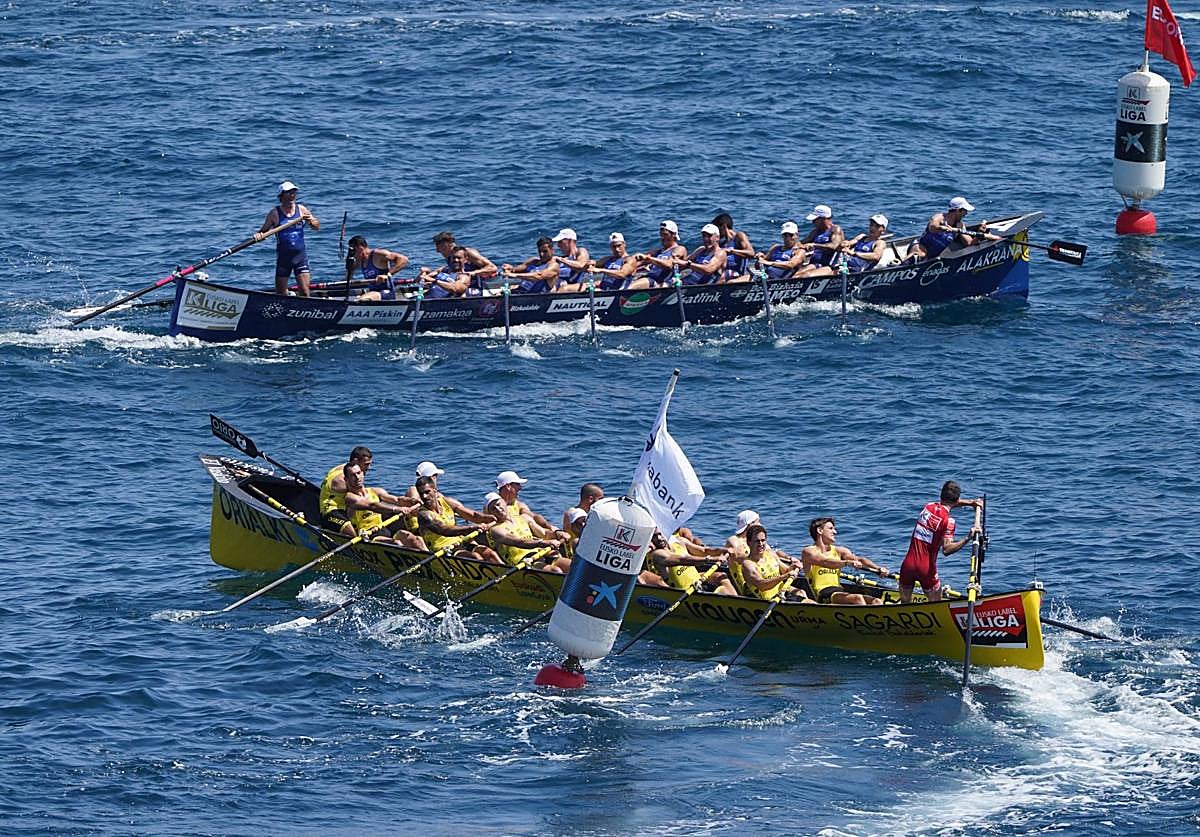Orio arranca con fuerza tras maniobrar en una de las cinco ciabogas que hubo este sábado en el campo de regateo de Pobra do Caramiñal.