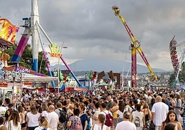 La ferias del Paseo Nuevoya han atraído al público apenas arrancada la Semana Grande.