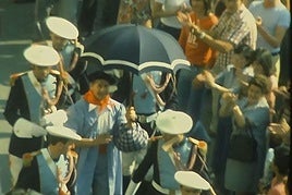 Zeledonen jaitsiera, 1976ko Andra Mari Zuriaren jaien hasieran.