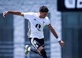 El central Manolo Molina en el partido del sábado.