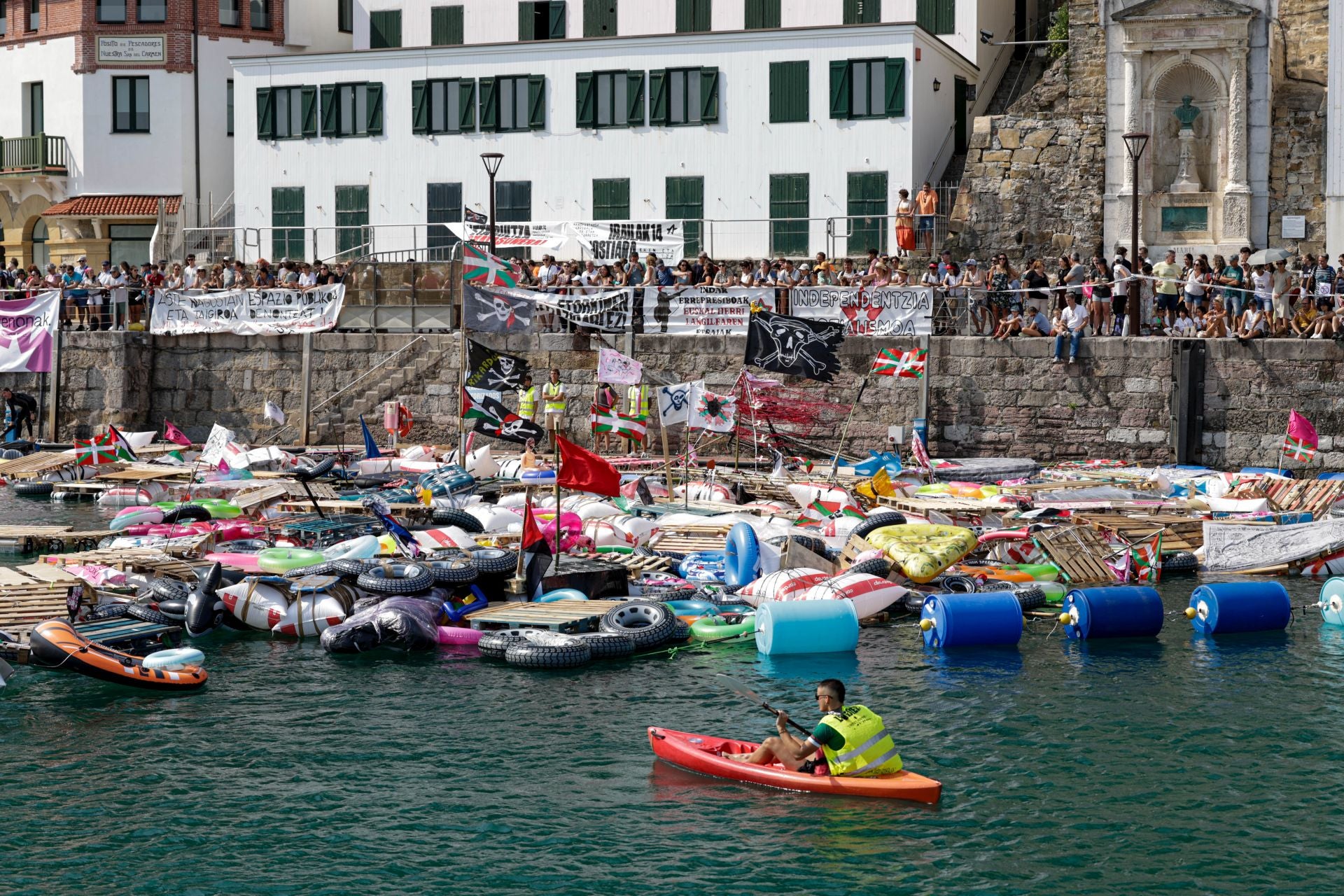 Multitudinario abordaje en San Sebastián