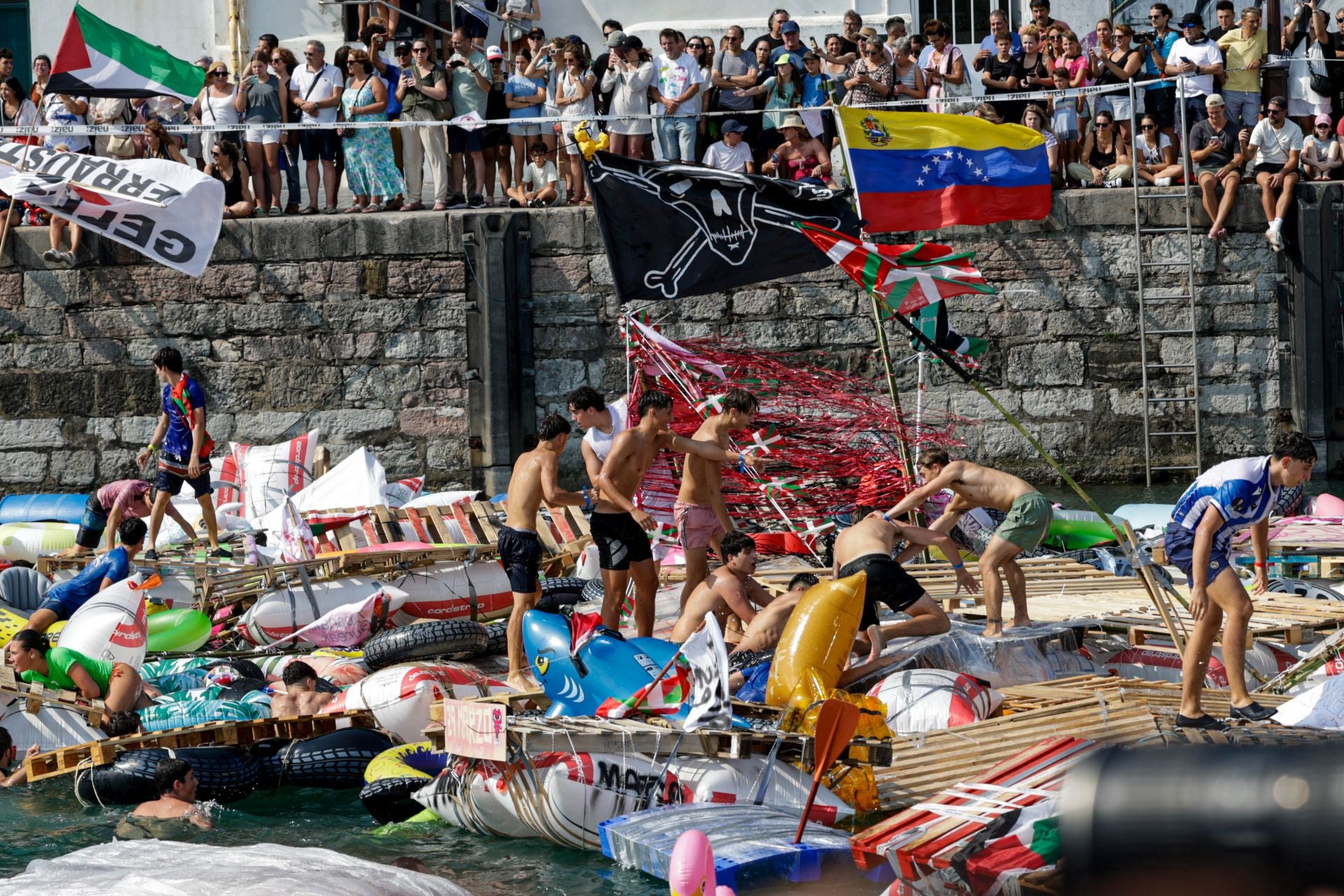 Multitudinario abordaje en San Sebastián