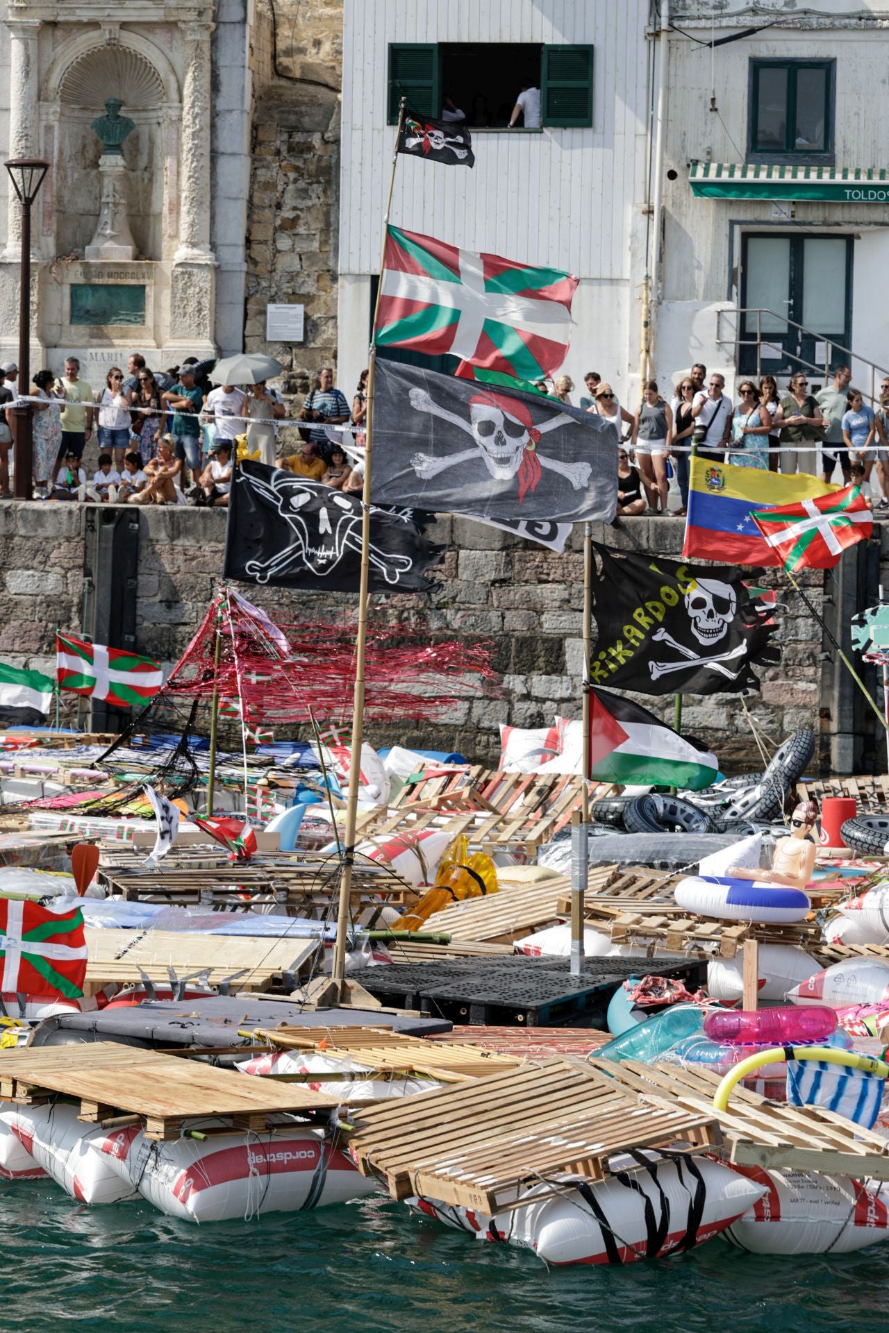Multitudinario abordaje en San Sebastián