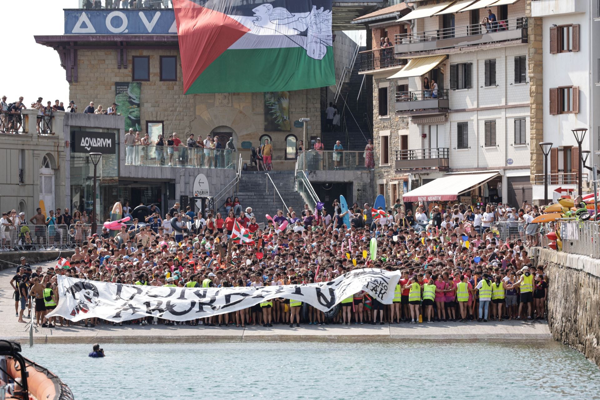 Multitudinario abordaje en San Sebastián