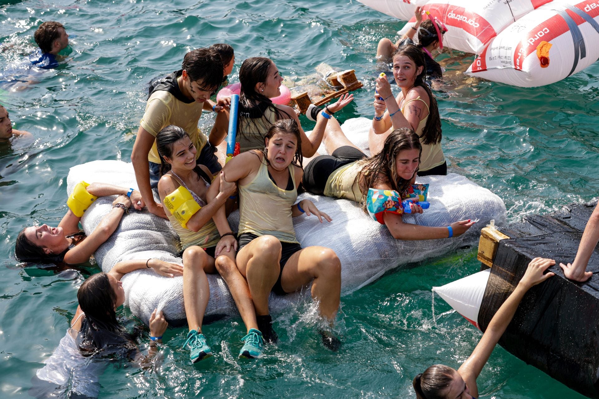 Multitudinario abordaje en San Sebastián