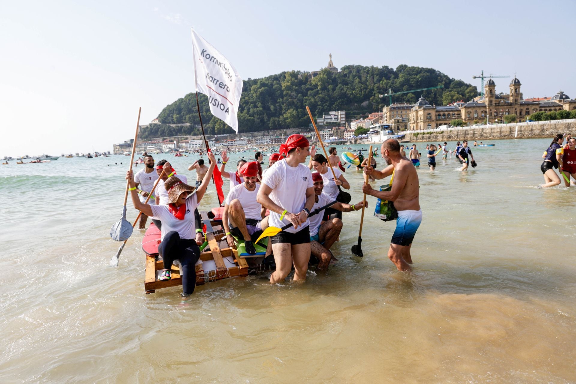 Multitudinario abordaje en San Sebastián