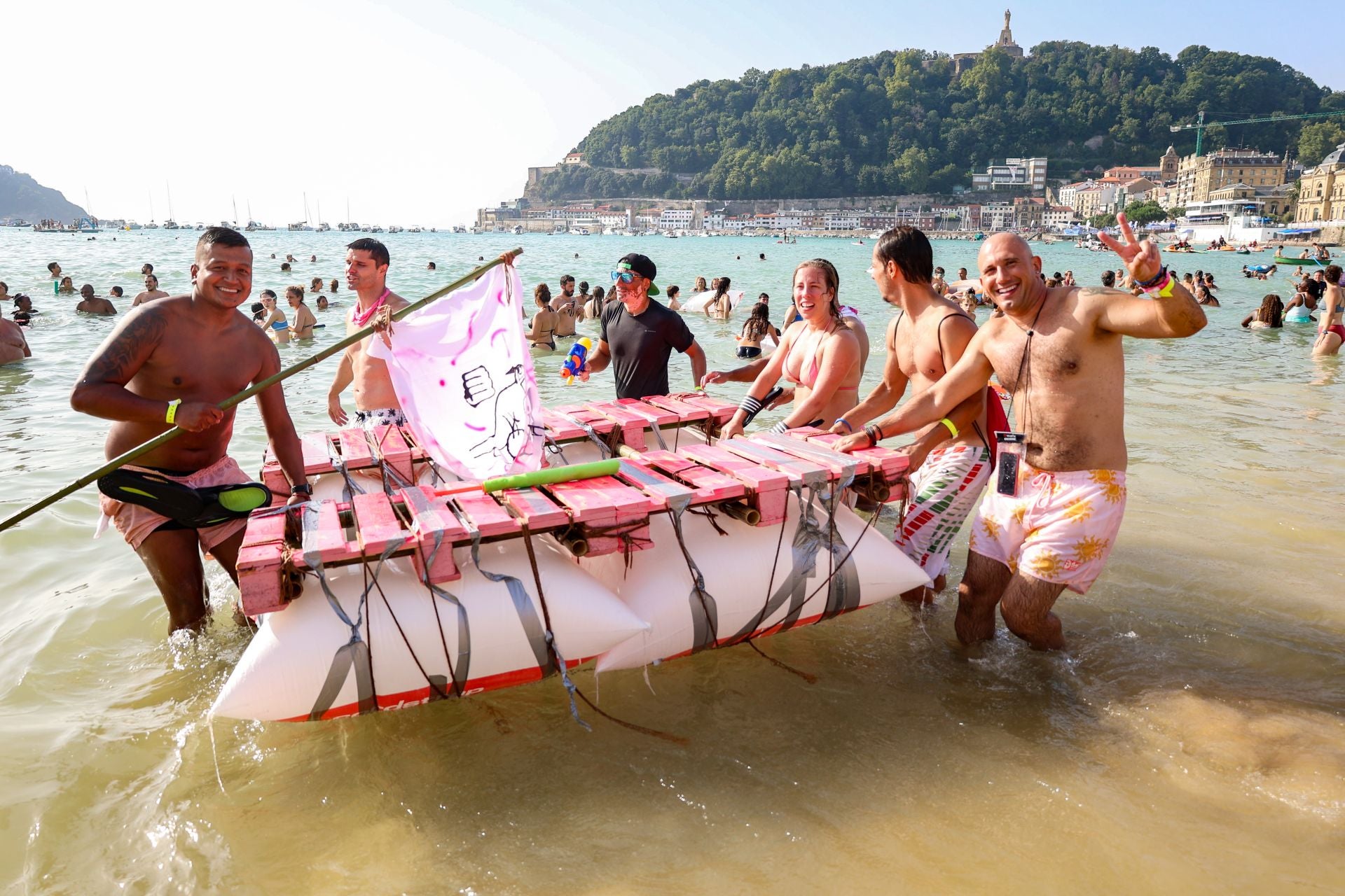 Multitudinario abordaje en San Sebastián