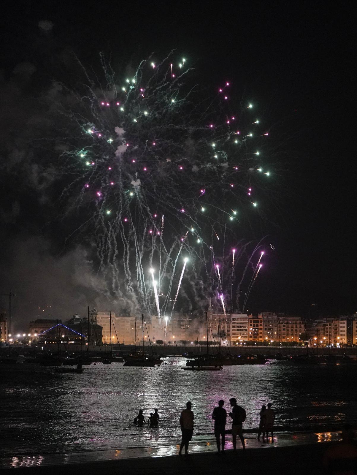 Ritmo y color con acento maño en la Semana Grande de Donostia