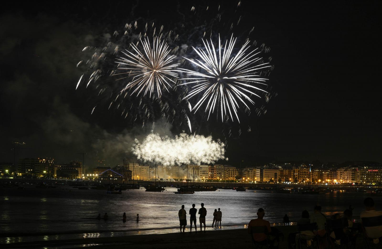 Ritmo y color con acento maño en la Semana Grande de Donostia