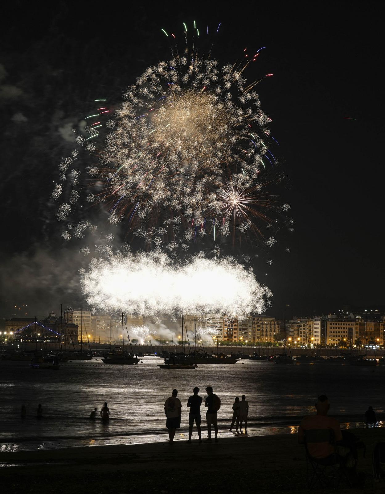Ritmo y color con acento maño en la Semana Grande de Donostia